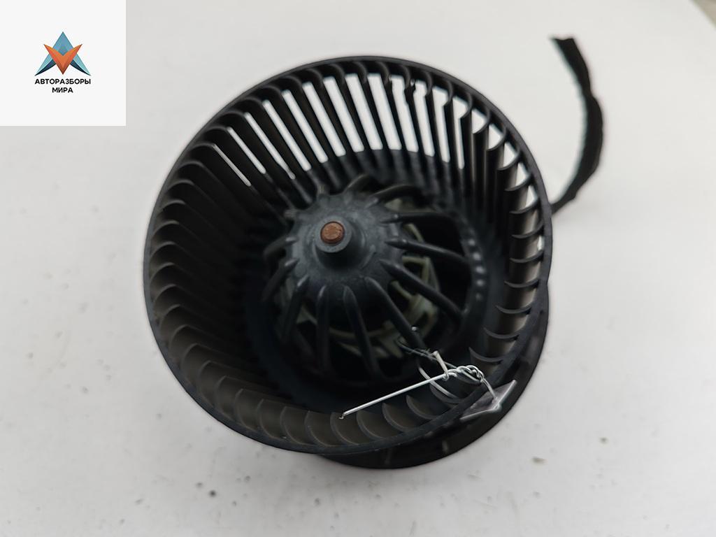 моторчик печки Dacia (Renault) Sandero I 2010, 1.4 л., бензин, МКПП, красный, хетчбэк 5 дв., N106819S - фото №1