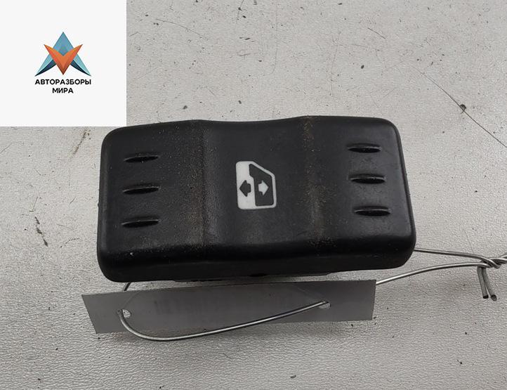 кнопка стеклоподъемника переднего правого Dacia (Renault) Logan 2007, 1.6 л., бензин, МКПП, чёрный, универсал - фото №1