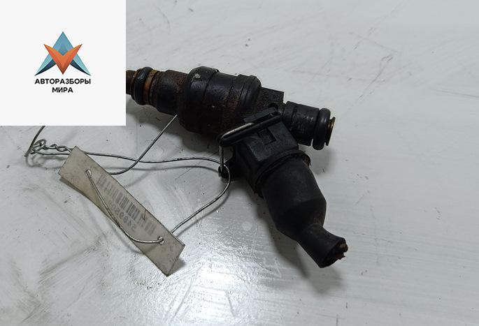 форсунка Volkswagen Passat B5 1998, 1.8 л., бензин, МКПП, зелёный, универсал, 06A906031 - фото №1