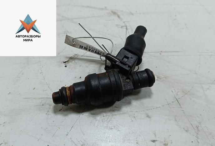 форсунка Volkswagen Passat B5 1998, 1.8 л., бензин, МКПП, зелёный, универсал, 06A906031 - фото №1