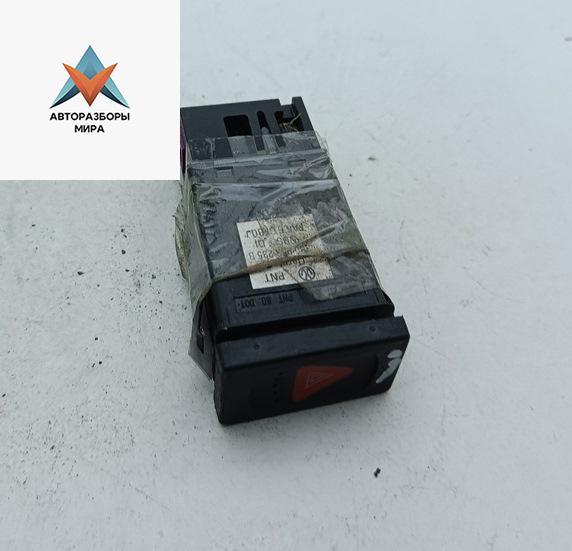 кнопка аварийной сигнализации Volkswagen Passat B5 1998, 1.8 л., бензин, МКПП, синий, универсал, 3B0953235B - фото №1