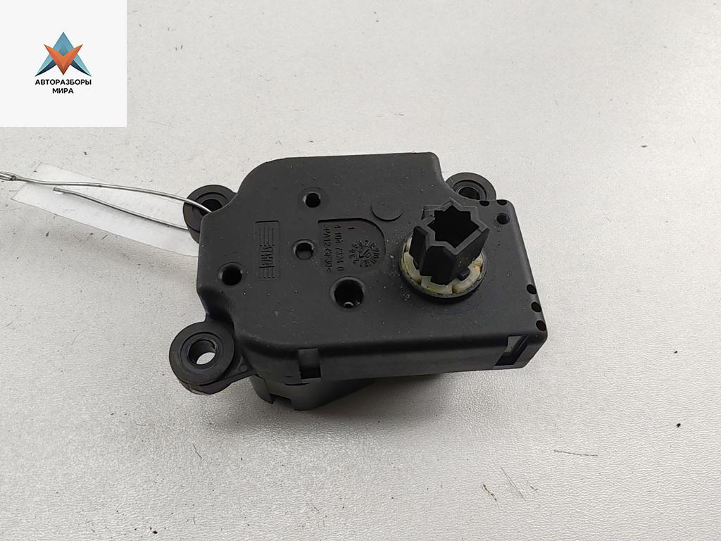 моторчик заслонки печки Peugeot 407 1 поколение 2005, 2.0 л., дизель, АКПП, серый, универсал, 4PUH-19E616-AB - фото №1