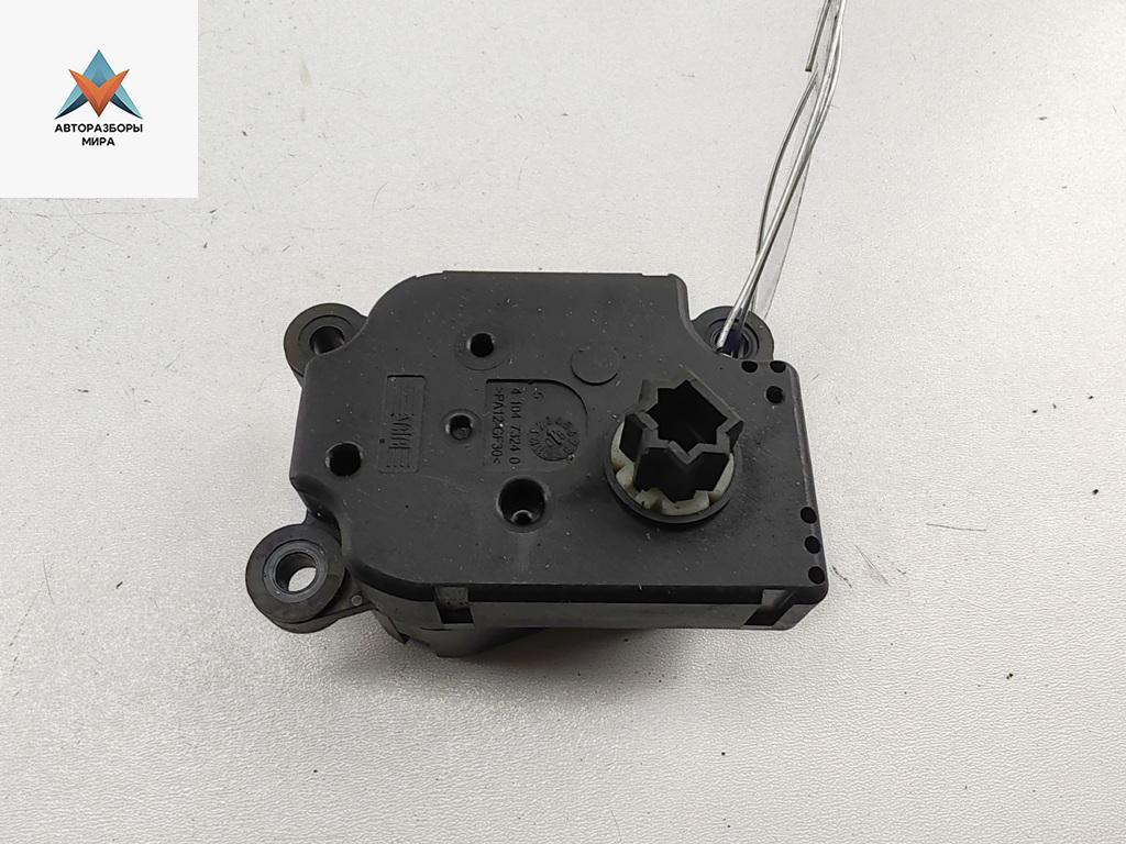 моторчик заслонки печки Peugeot 407 1 поколение 2005, 2.0 л., дизель, АКПП, серый, универсал, 4PUH-19E616-AB - фото №1