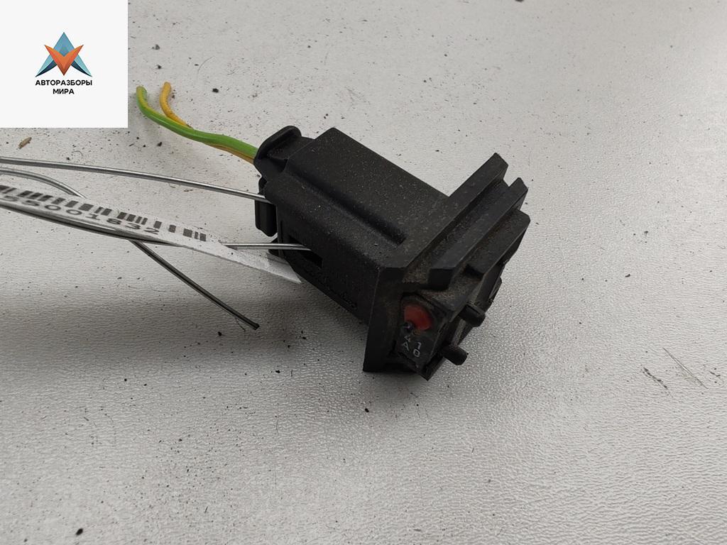 кнопка открытия багажника Peugeot 308 T7 2008, 1.6 л., бензин, МКПП, чёрный, универсал, 43210 - фото №1