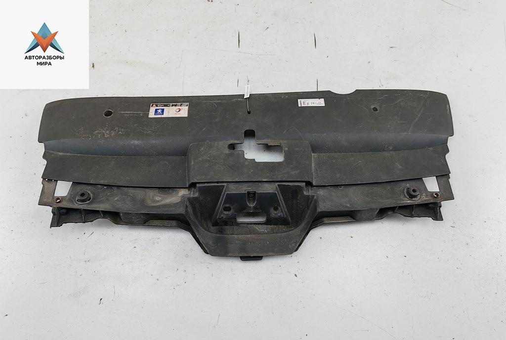 накладка декоративная Peugeot 407 1 поколение 2005, 2.0 л., дизель, АКПП, серый, универсал, 9644645377 - фото №1