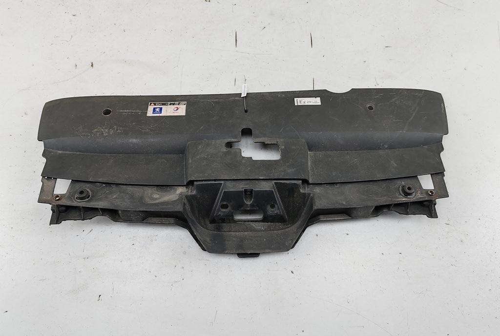 накладка декоративная Peugeot 407 1 поколение 2005, 2.0 л., дизель, АКПП, серый, универсал, 9644645377 - фото №1