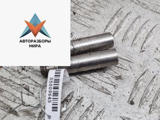 Болт крепления Volkswagen Golf 5 поколение 2005, 1.6 л., бензин, МКПП, красный, хетчбэк 5 дв.