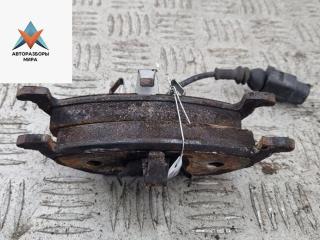 Колодки тормозные передние Volkswagen Golf 5 поколение 2005, 1.6 л., бензин, МКПП, красный, хетчбэк 5 дв.