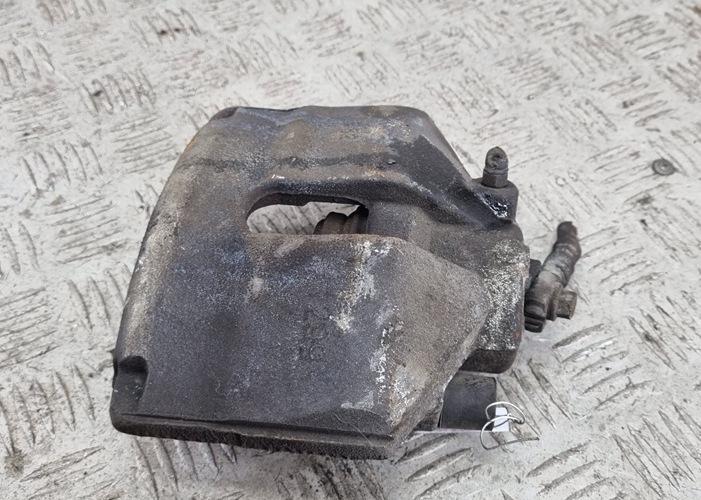 суппорт передний правый Volkswagen Passat B6 2008, 1.4 л., бензин, МКПП, чёрный, универсал