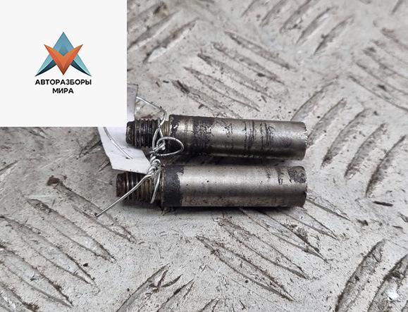 Болт крепления Volkswagen Passat B6 2008, 1.4 л., бензин, МКПП, чёрный, универсал - фото №1