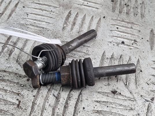 Болт крепления Volkswagen Passat B3 1991, 1.8 л., бензин, МКПП, зелёный, универсал