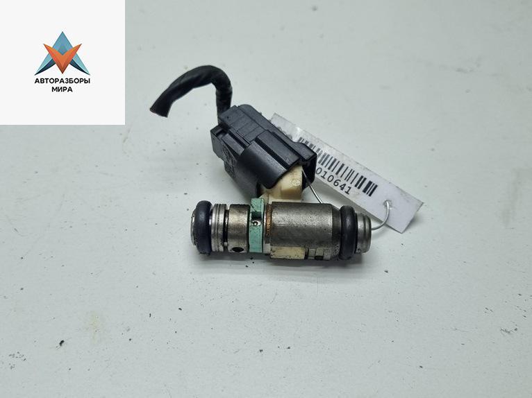 форсунка Volkswagen Golf 5 поколение 2005, 1.4 л., бензин, МКПП, синий, хетчбэк 5 дв., 036031AC - фото №1