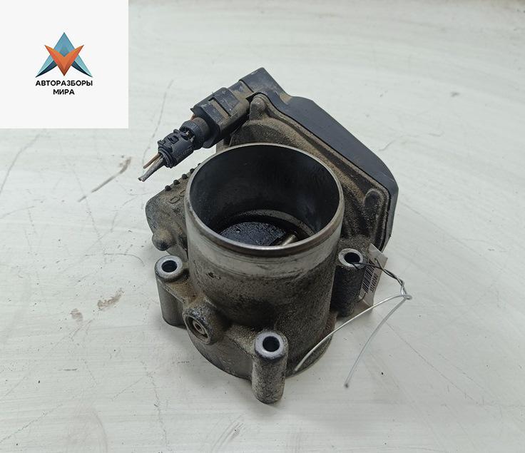 заслонка дроссельная Volkswagen Caddy 3 поколение 2007, 1.4 л., бензин, МКПП, красный, фургон, 03C133062C - фото №1