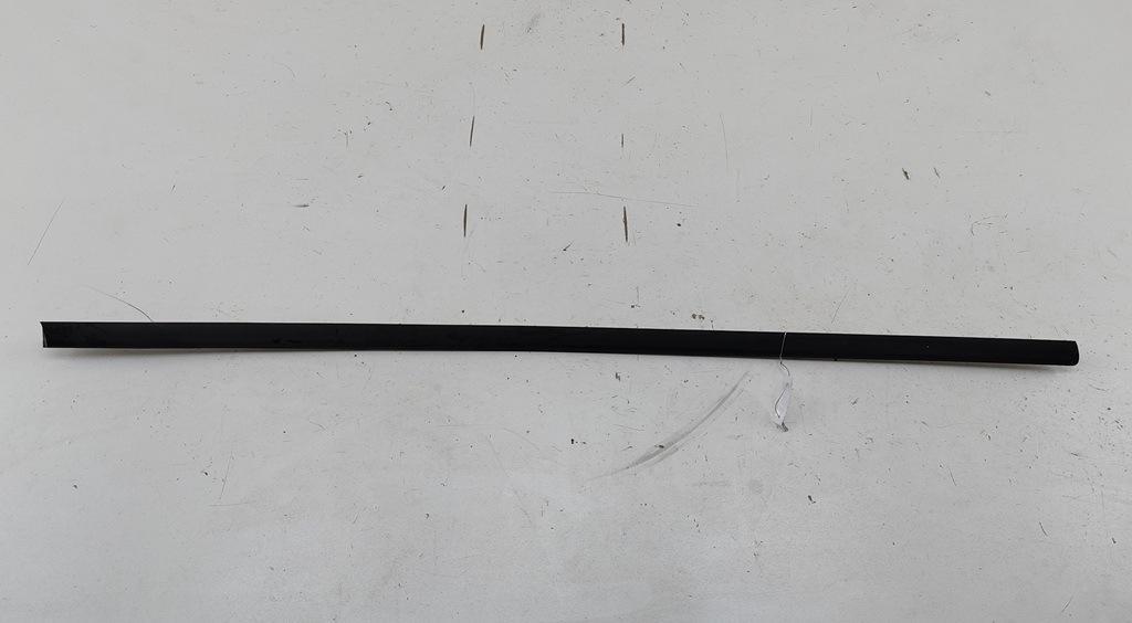 молдинг двери передней правой BMW 3 E46 2003, 2.0 л., бензин, АКПП, серый, универсал, 8208450
