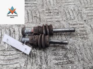 Болт крепления Volkswagen Caddy 3 поколение 2007, 1.4 л., бензин, МКПП, красный, фургон