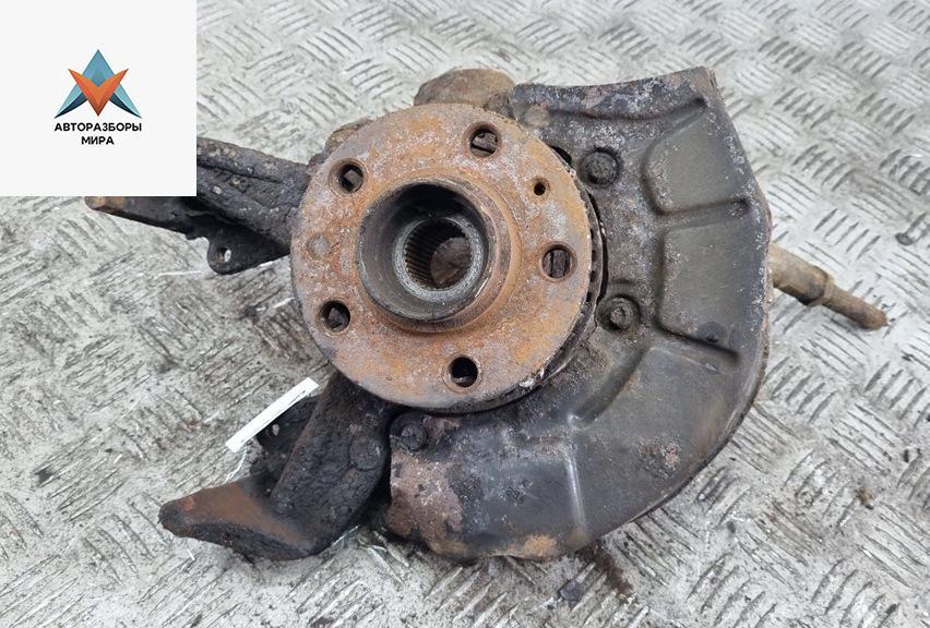 ступица передняя левая Volkswagen Bora 1 поколение 2004, 2.0 л., бензин, МКПП, чёрный, седан - фото №1