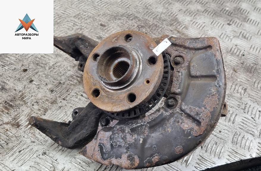 ступица передняя левая Volkswagen Golf 4 поколение 2000, 1.6 л., бензин, МКПП, синий, универсал - фото №1