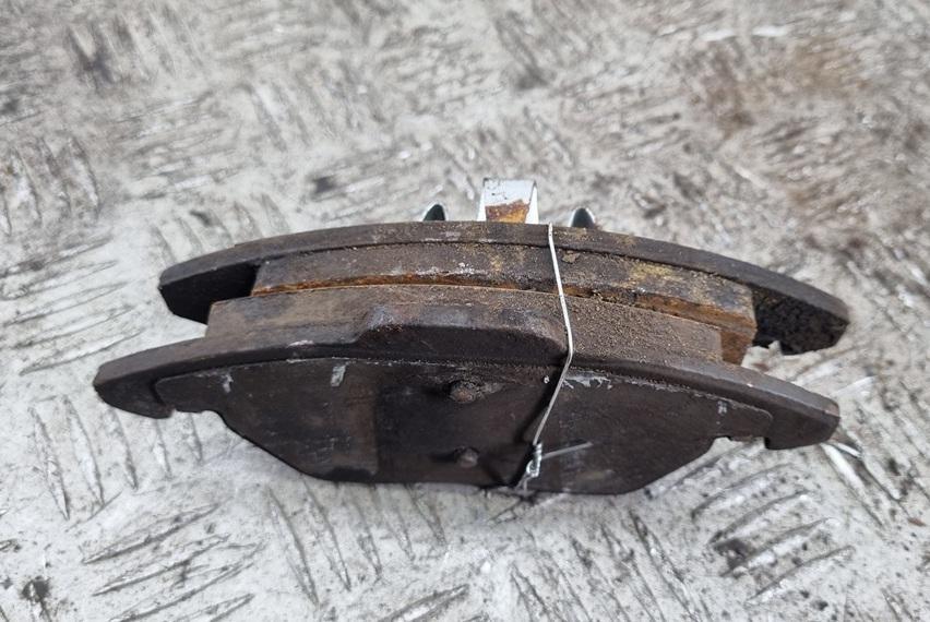 Колодки тормозные передние Volkswagen Touran 2003, 1.9 л., дизель, МКПП, серый, минивэн