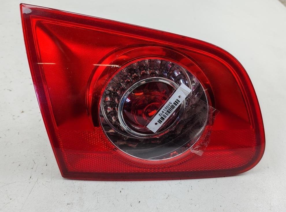 фонарь крышки багажника левый Volkswagen Passat B6 2005, 1.6 л., бензин, МКПП, серый, универсал, 3C9945093