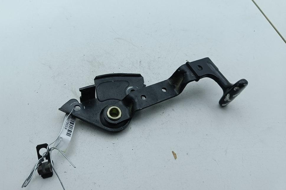 ручка открывания капота Audi A4 B5 1998, 1.8 л., бензин, МКПП, жёлтый, универсал