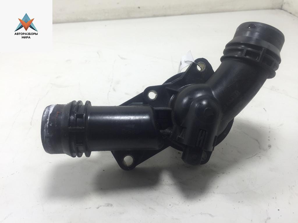 корпус термостата BMW 5 серия E39 1999, 2.5 л., бензин, АКПП, серый, универсал - фото №1