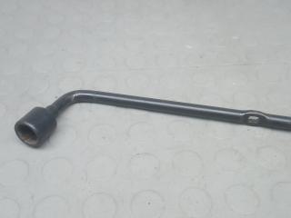 ключ колесный (балонный) Hyundai Santa Fe 3 поколение (DM) 2012, 2.2 л., дизель, МКПП, внедорожник 5 дв.