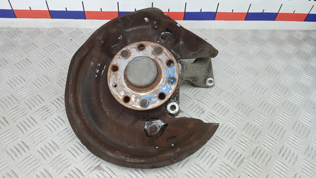 ступица задняя левая Volkswagen Passat B7 2011, 1.6 л., дизель, МКПП, седан - фото №1