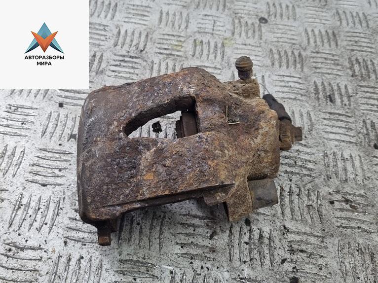 суппорт передний правый Volkswagen Bora 1 поколение 1999, 2.0 л., бензин, МКПП, чёрный, универсал - фото №1