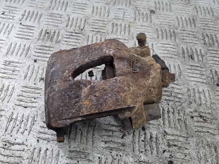 суппорт передний правый Volkswagen Bora 1999, 2.0 л., бензин, МКПП, чёрный, универсал