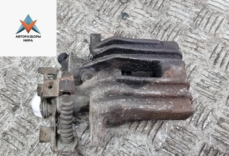 суппорт задний правый Volkswagen Golf 4 поколение 2000, 1.4 л., бензин, МКПП, синий, хетчбэк 5 дв. - фото №1