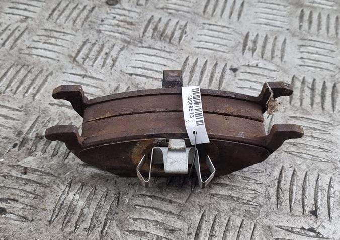 Колодки тормозные передние Volkswagen Bora 1 поколение 1999, 2.0 л., бензин, МКПП, чёрный, универсал - фото №1