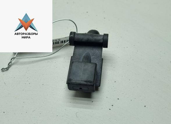 форсунка омывателя лобового стекла Volkswagen Passat B5 1998, 1.8 л., бензин, МКПП, зелёный, универсал, 3B0955985C - фото №1