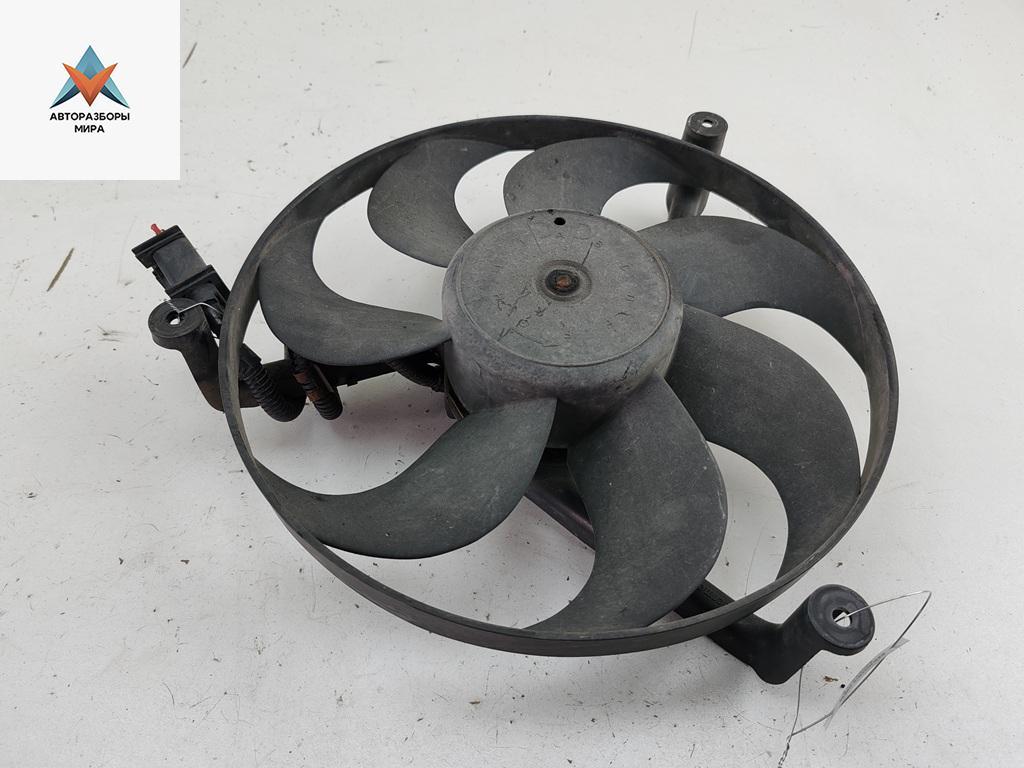 вентилятор радиатора Volkswagen Bora 1 поколение 1999, 1.6 л., бензин, МКПП, серый, седан, 1J0959455 - фото №1