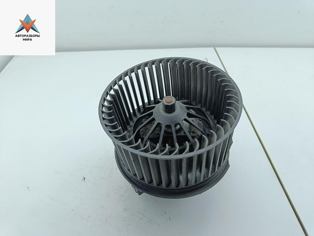 моторчик печки Ford Focus 2 поколение 2005, 1.6 л., i, бензин, МКПП, серый, хетчбэк 5 дв., 3M5H18456EC - фото №1