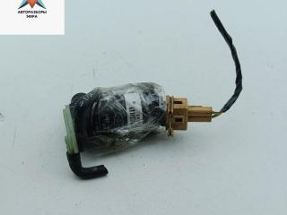 насос (моторчик) омывателя стекла Ford Focus 1 поколение [рестайлинг] 2004, синий, универсал, 93BB17K624BA