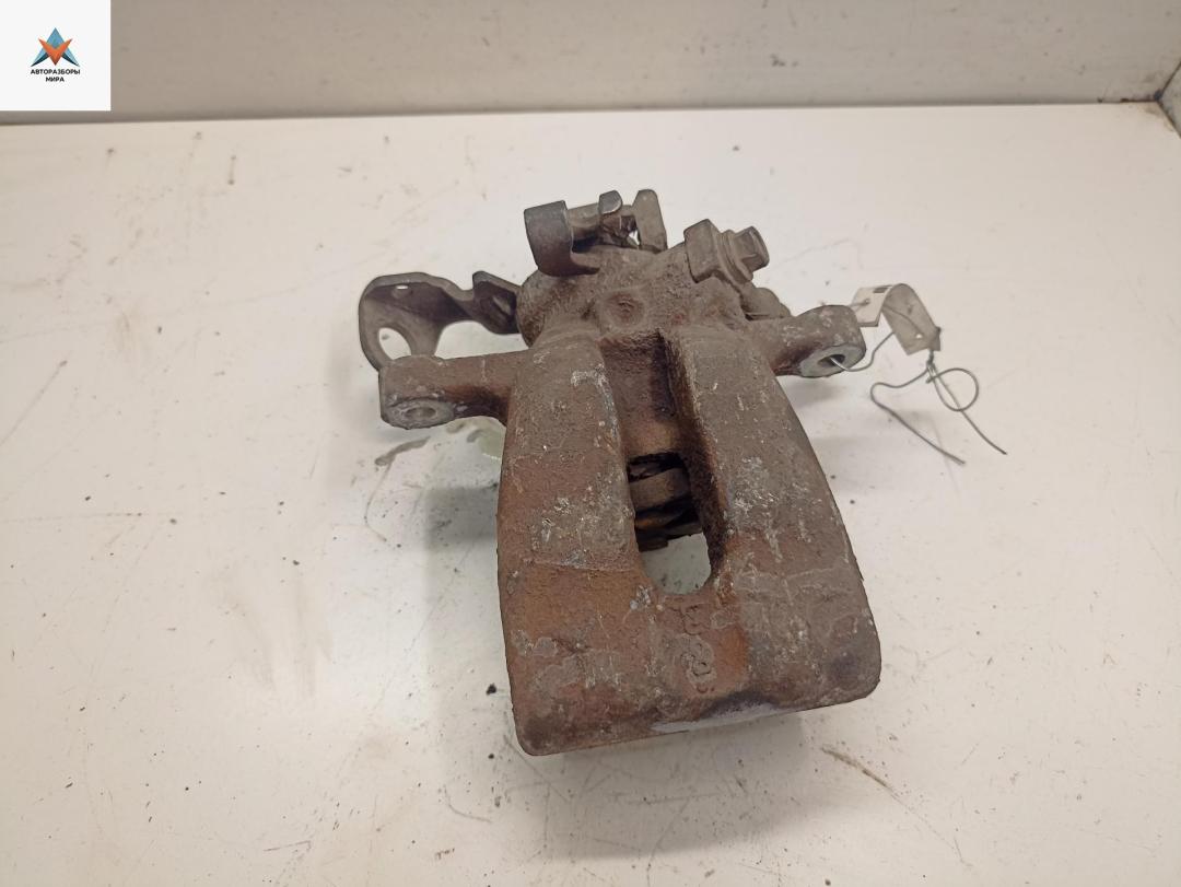 суппорт задний правый Opel Astra H 2004, 1.4 л., бензин, МКПП, красный, хетчбэк 5 дв. - фото №1