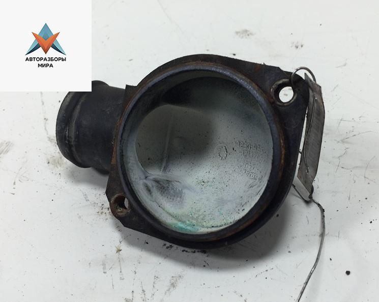 корпус термостата Volkswagen Transporter T4 1996, 2.4 л., дизель, МКПП, белый, микроавтобус, 074121121 - фото №1