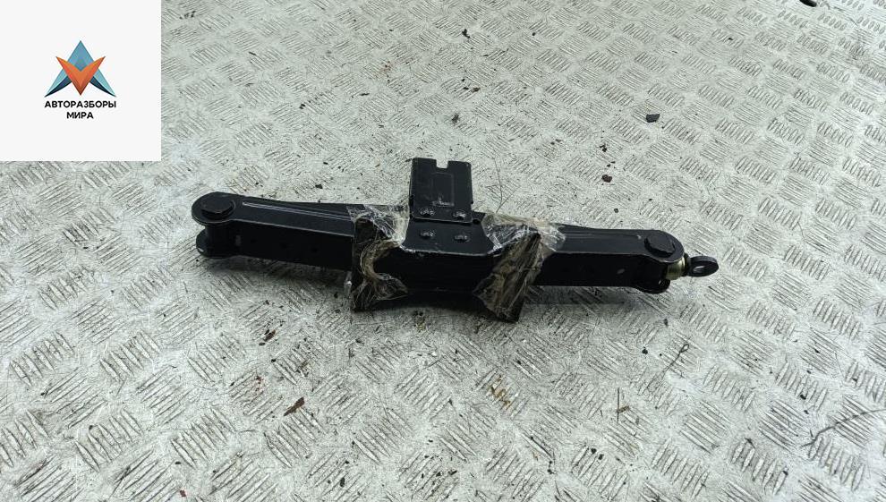 домкрат Mitsubishi Outlander 1 поколение 2006, 2.0 л., бензин, МКПП, чёрный, внедорожник 5 дв. - фото №1