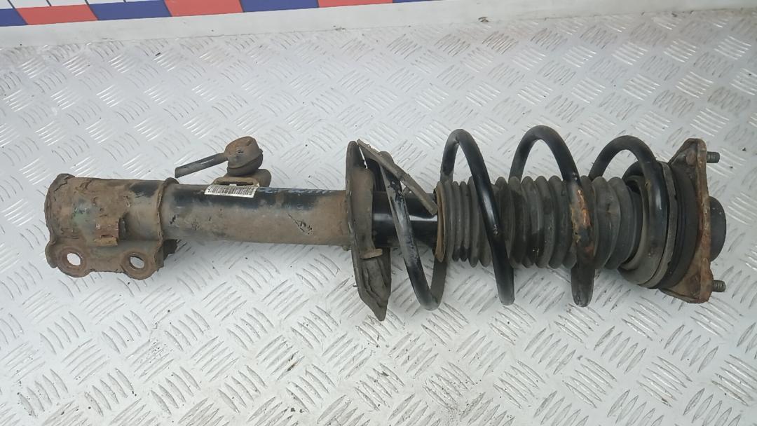 Стойка Hyundai ix35 1 поколение 2012, 1.6 л., бензин, МКПП, внедорожник 5 дв. - фото №1