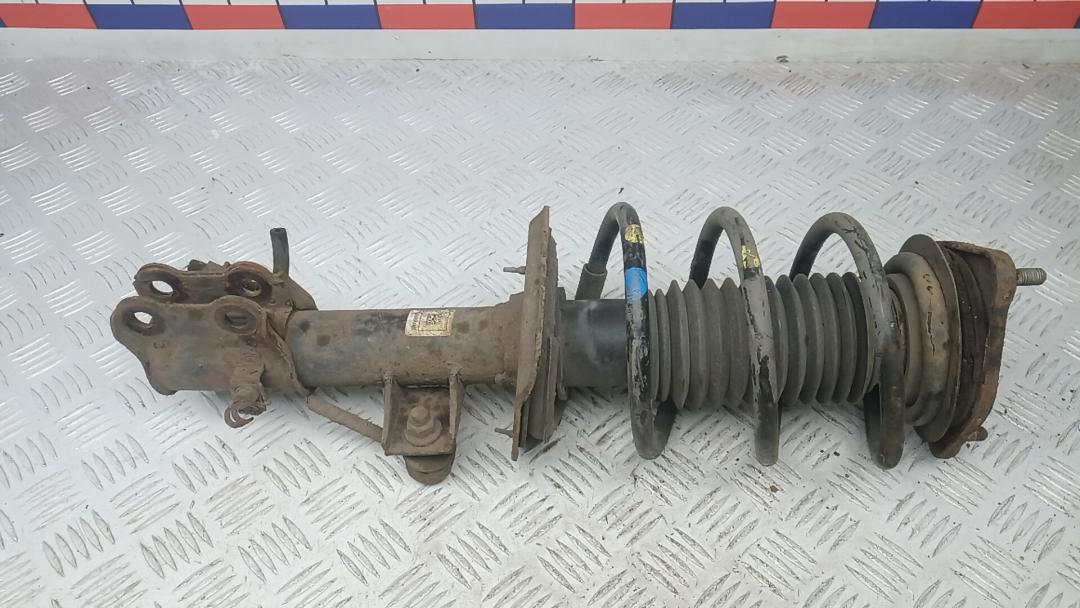 Стойка Kia Ceed 2 поколение 2013, 1.6 л., дизель, МКПП, хетчбэк 5 дв. - фото №1