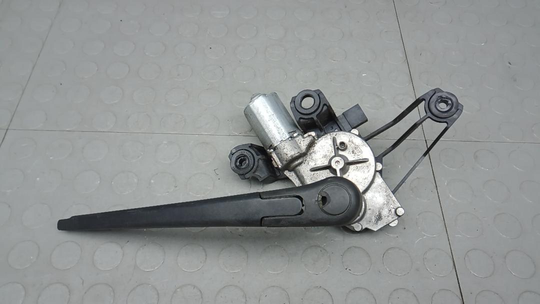 моторчик заднего стеклоочистителя (дворника) Citroen C4 Grand Picasso 1 поколение 2011, 1.6 л., HDi 8V, дизель, МКПП, минивэн - фото №1