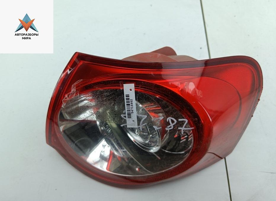 фонарь задний правый Volkswagen Passat B6 2005, 1.6 л., бензин, МКПП, серый, универсал - фото №1