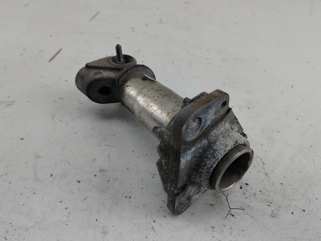 кронштейн переднего бампера Audi A4 B6 2001, 2.5 л., дизель, МКПП, чёрный, универсал, 8E0807134B