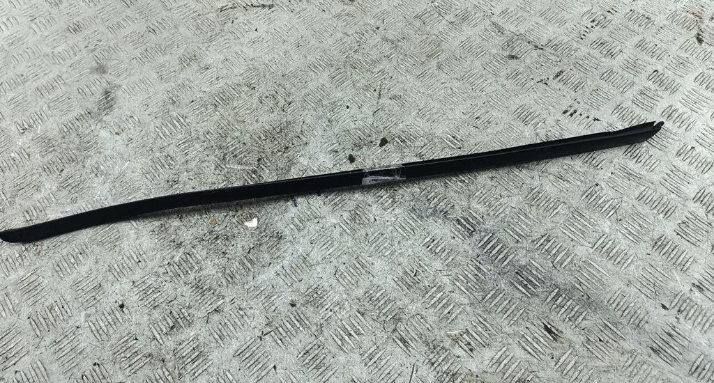 молдинг лобового стекла Audi A4 B6 2001, 2.5 л., дизель, МКПП, чёрный, универсал, 8E0854328