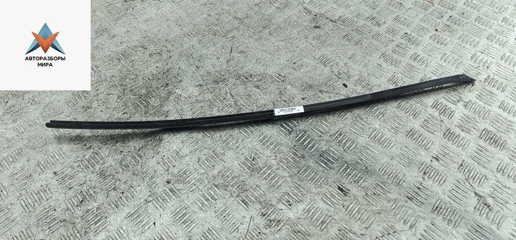 молдинг лобового стекла Volkswagen Passat B6 2005, 1.6 л., бензин, МКПП, серый, универсал, 3C0854327A - фото №1