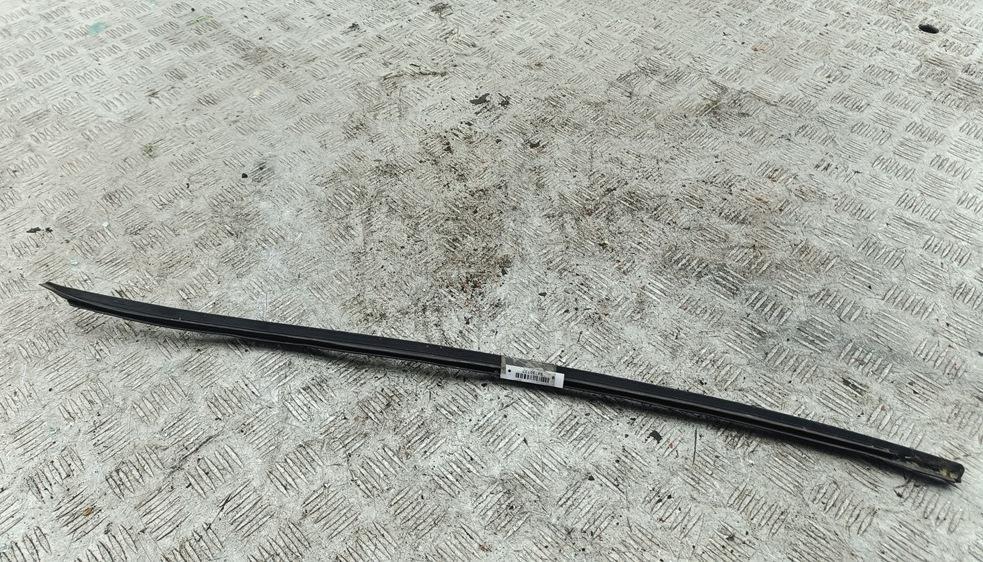 молдинг лобового стекла Volkswagen Passat B6 2007, 2.0 л., бензин, МКПП, синий, универсал, 3C0854328A