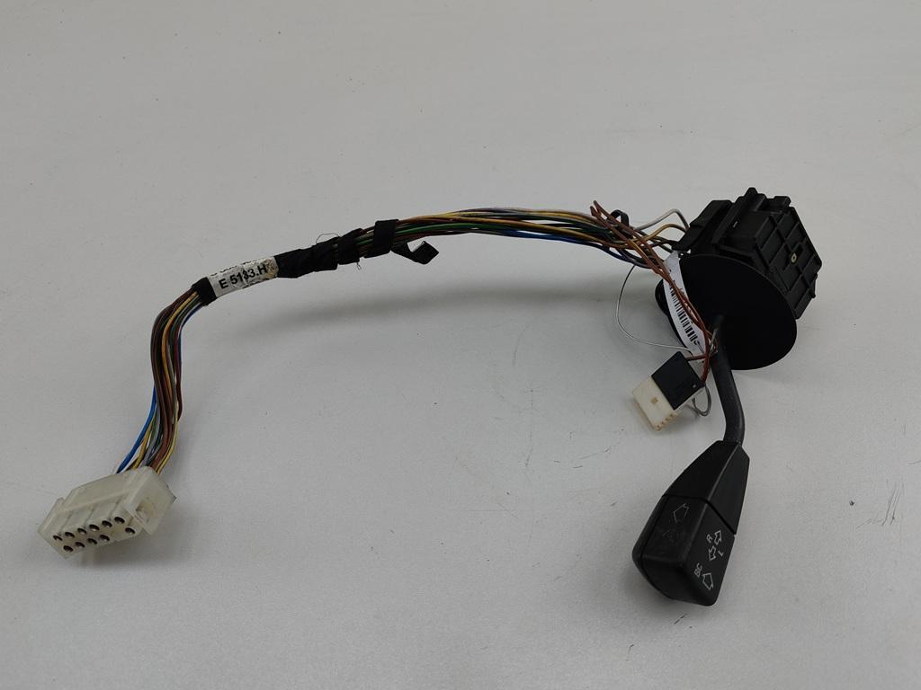 переключатель поворотов BMW 3 E36 1999, 1.9 л., бензин, МКПП, красный, хетчбэк 3 дв., 8360909