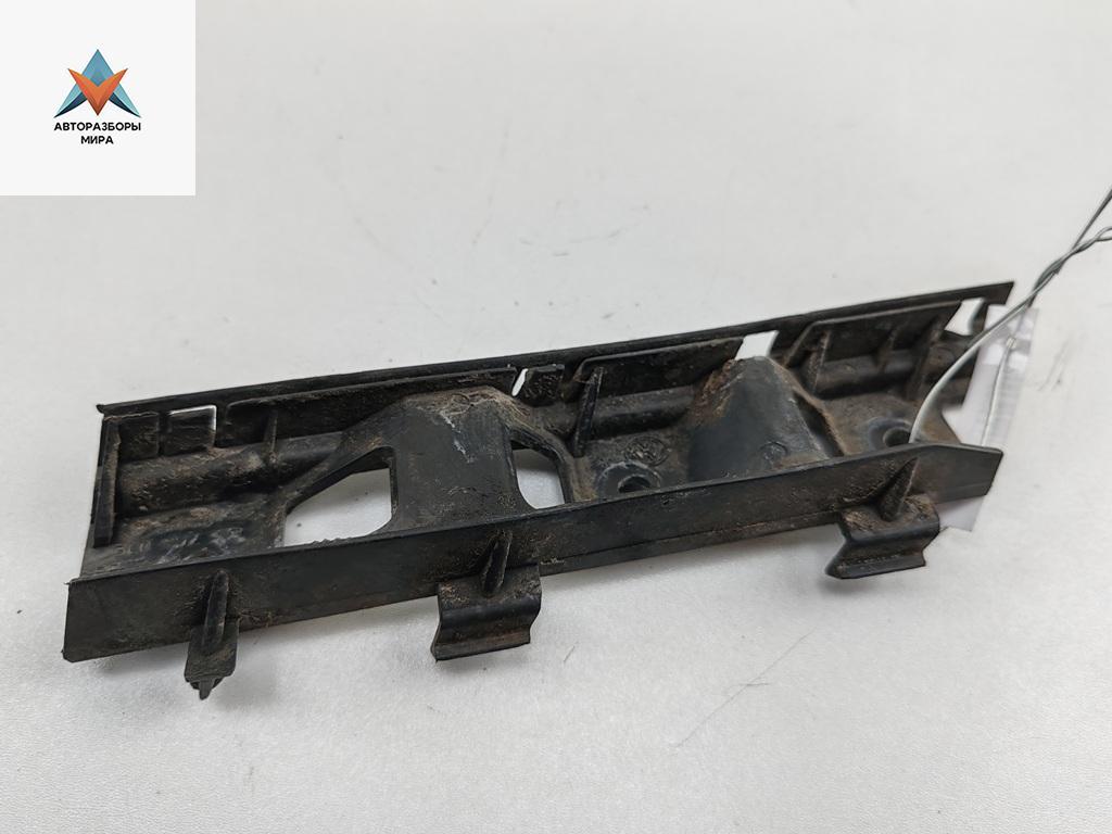 кронштейн переднего бампера Volkswagen Passat B6 2007, 2.0 л., бензин, МКПП, синий, универсал, 3C0807183 - фото №1