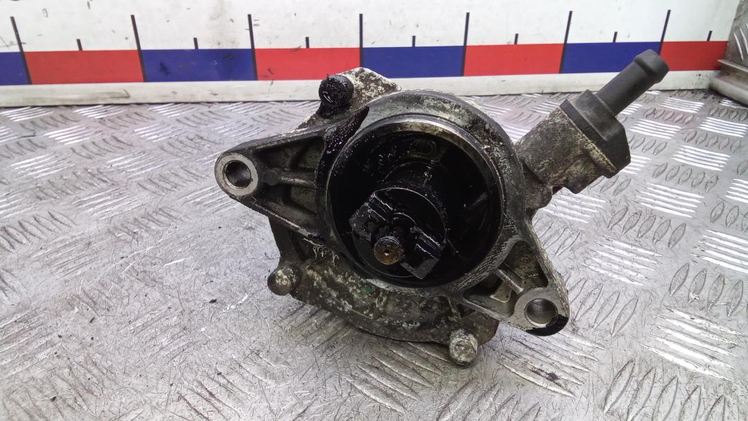 насос вакуумный Kia Carnival VQ 2009, 2.9 л., дизель, АКПП, минивэн, 288104X200 - фото №1