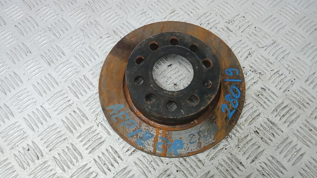 диск тормозной задний Skoda Octavia 3 поколение (A7) 2013, 1.6 л., дизель, АКПП, универсал, 5Q0615601F, 1K0615601AB - фото №1